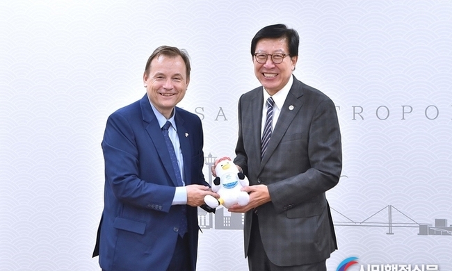 Busan Mayor Park Heong-joon meets with Georg Schmidt, new Ambassador of Germany to Korea