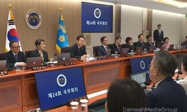 이재명 대통령, 첫 국무회의 주재…"국민을 중심에 두고 최선 다하면 돼"