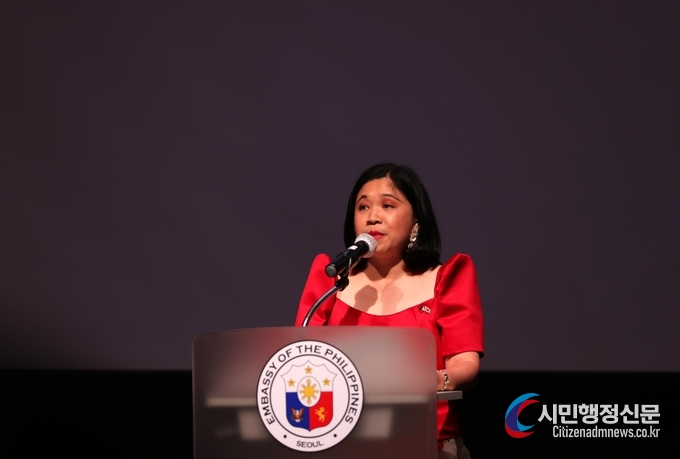  Ambassador Theresa Dizon De Vega of the Philippines speaks introducing the Independence Day of her country and fast-growing ties of relations, cooperation and friendship between the two countries.