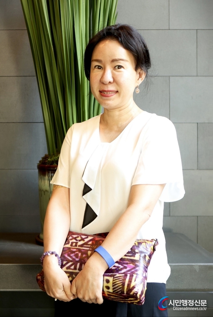  The handbag in the hand of Ms. Lee Kyungsun, CEO of Ripresa, is also a product developed by Ripresa.