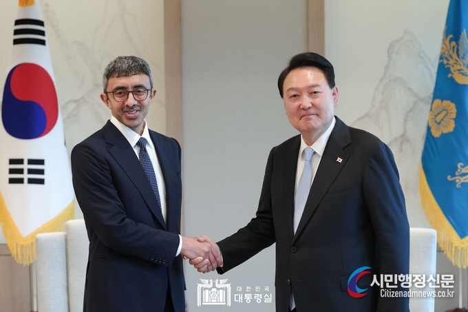  President Yoon Suk-yeol meets with UAE Foreign Minister Abdullah on June 13. Courtesy of the Office of the President