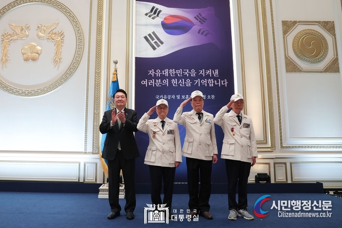  President Yoon and First Lady Kim hosted a luncheon for national meritorious and veteran families on June 14. Courtesy of the Presidential Office