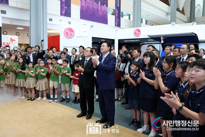 On June 22, President Yoon Suk-yeol visits the Korea-Vietnam Partnership Fair in Vietnam on June 22. Courtesy of the Office of the President
