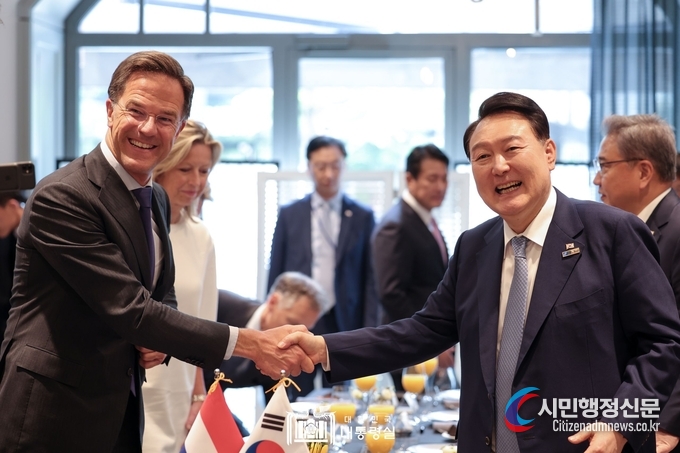 On July 13, President Yoon Suk-yeol holds a luncheon with Prime Minister Mateusz Morawiecki of Poland on July 13. Courtesy of the Presidential Office