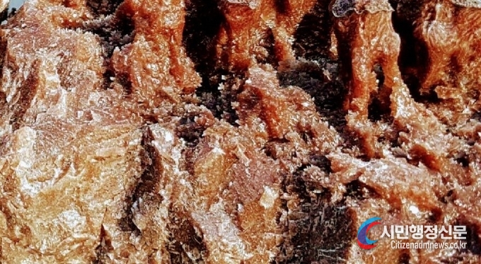  Purple bamboo salt produced at Kyungbangwon