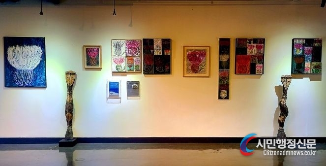 Photo Description: The exhibition hall of "Finding Lost Armies: Contemporary Art Inspiration from African Art" at Samtan Art Mine in Jeongseon County.