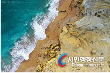 Gwadar Beach boasts seven enchanting shades of seawater and natural beauty, offering visitors a breathtaking landscape to admire. (Photo: Pakistan Embassy)