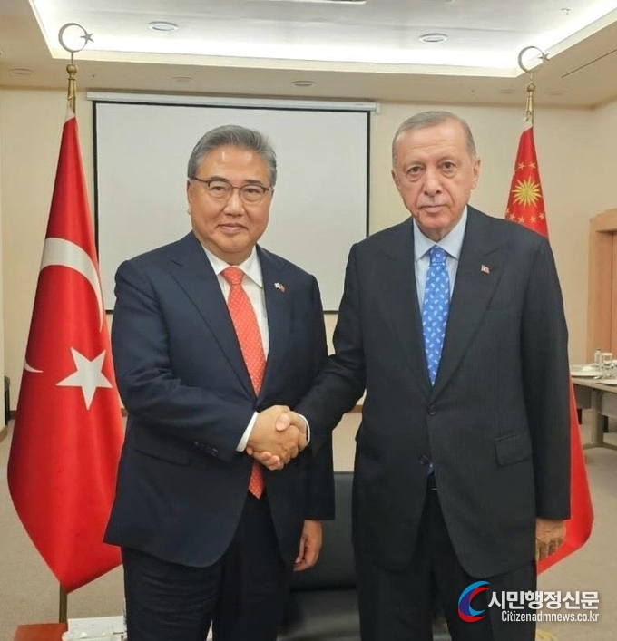  Minister of Foreign Affairs Park Jin, who is on an official visit to Turkiye from July 28 to 30, pays a courtesy call on President Recep Tayyip Erdogan on July 28. / Courtesy of the Ministry of Foreign Affairs