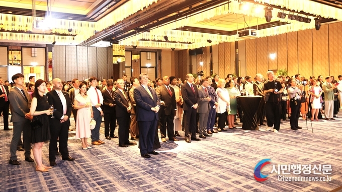 On July 27th, dignitaries from both Peru and Korea attended the celebration of the 202nd Peruvian Independence Day and the 60th anniversary of diplomatic relations between the two countries at the Four Seasons Hotel in Seoul.