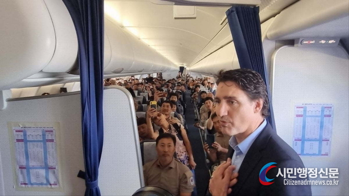 Canadian Prime Minister Justin Trudeau on Aug. 1 thanked the South Korean aid workers on a plane back home that was dispatched to extinguish Canadian forest fires. /Courtesy of the Canadian Prime Minister Trudeau on Twitter