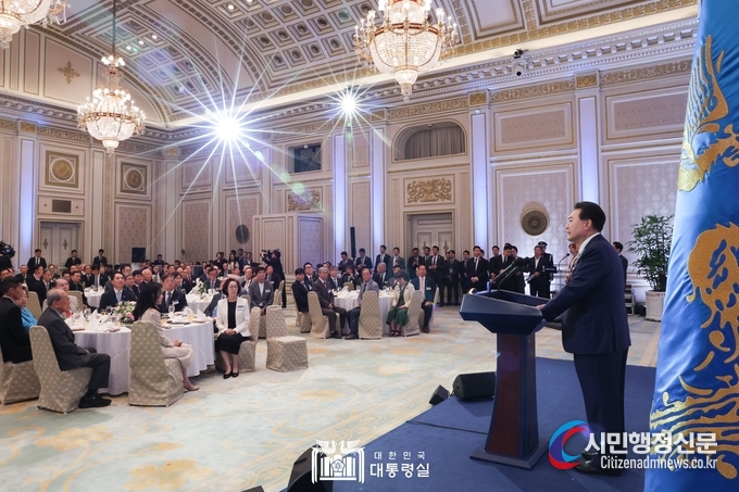 President Yoon Suk-yeol delivers a speech at a luncheon for independence fighters and bereaved families at the President’s Guest House on Aug. 9. / Courtesy of the President’s Office