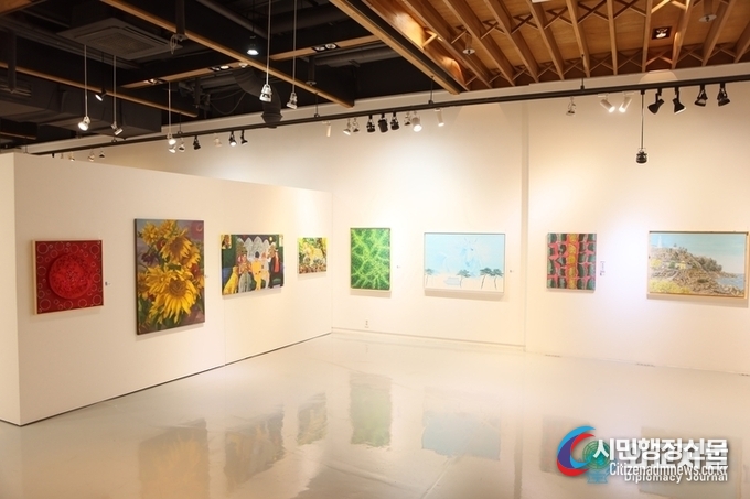  Works exhibited at the 26th World Peace Art Exhibition