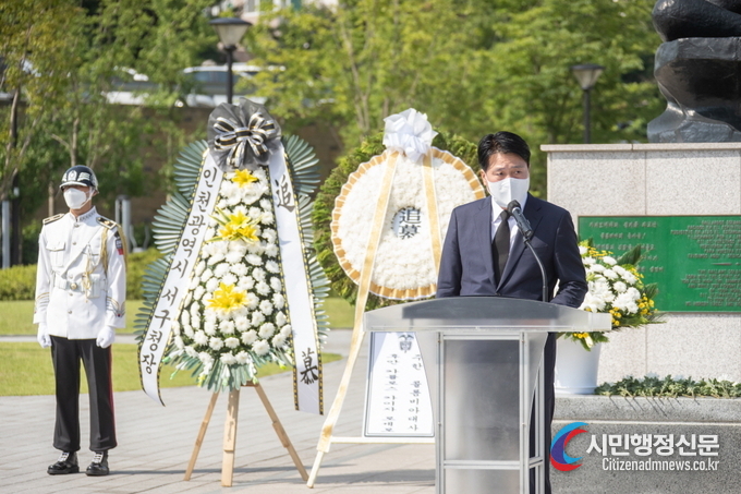 Kang Beom-seok, the mayor of Incheon's Seo-gu, delivers a speech at the memorial event commemorating the 72nd anniversary of Colombian troops' participation in the Korean War at the Colombian War Memorial.
