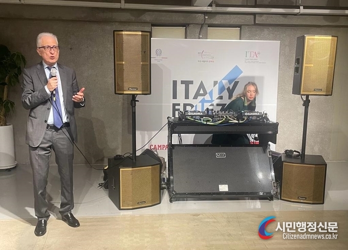Federico Failla, Ambassador of Italy to Korea, delivers remarks at “Italia at Frieze Seoul” on September 4 at High Street Italy in Sinsa-dong, Seoul.