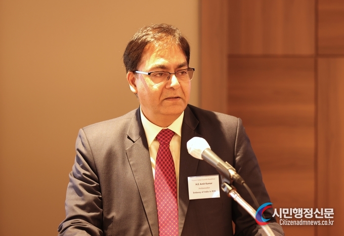 Amit Kumar, Ambassador of India in Seoul, makes a special address at a seminar held at Lotte Hotel in Seoul on Nov. 7.