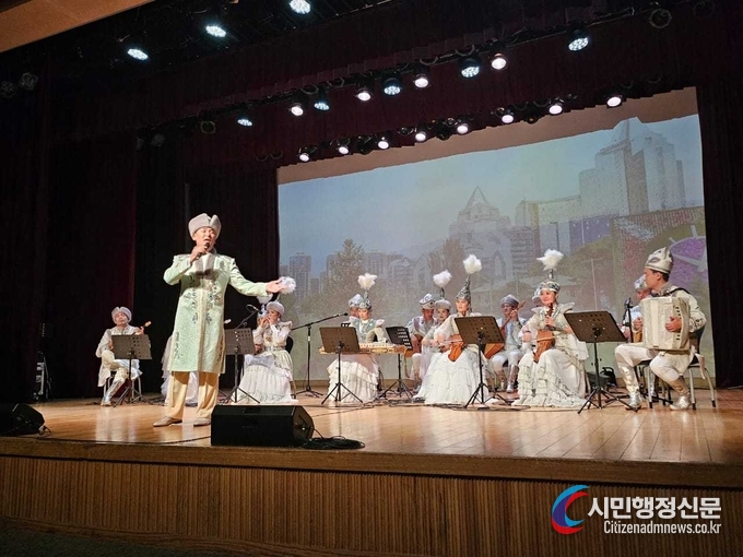 A concert of Kazakh folklore and ethnographic ensemble "Sazgen Sazy" was held in Busan on Nov.5.