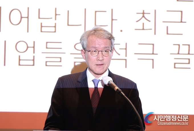 Hong Seok-in, deputy minister for public diplomacy of the Ministry of Foreign Affairs, delivers a speech at Hyatt Hotel in Seoul on Nov. 17.