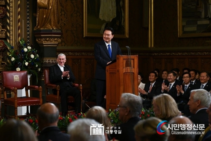 President Yoon Suk-yeol delivers a speech at the British Parliament in the UK on Nov. 22.