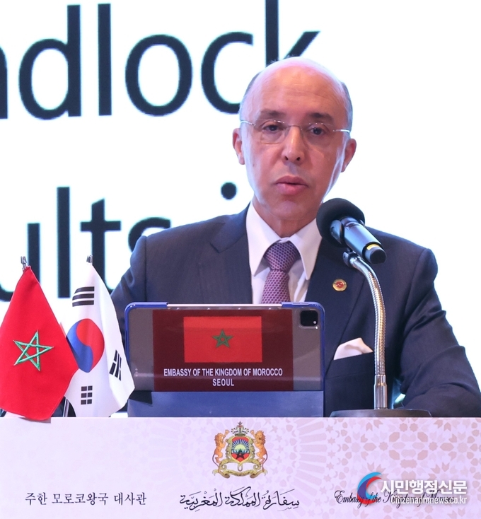 Amb. Chafik Rachadi of the Kingdom of Morocco to Korea delivers an address at the Symposium on “Autonomy as a Relay for Development - Comparative Approach” held at the Ambassador Seoul Pullman Hotel in Jung-gu, Seoul, on Nov. 24.