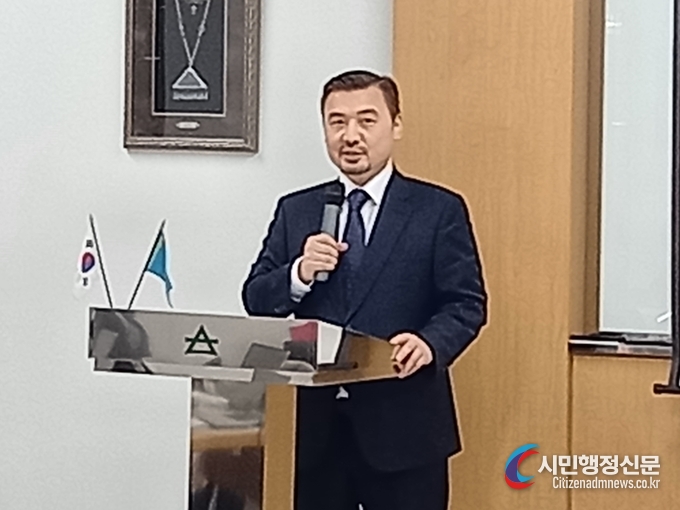 Ambassador Nurgali Arystanov of Kazakhstan in Seoul delivers a speech at the Road Show - “Visit Aktobe 2023”- in Seoul on Dec. 11.