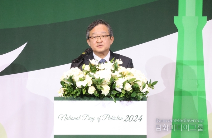 정병원 외교부 차관보가 참석해 축사를 하고있다. 