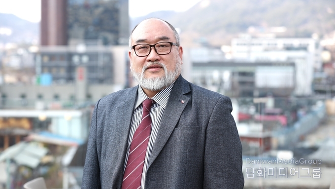  ”사는 이야기 화양연화” K-미술 대표작가 김용모 화백, (사진-담화미디어그룹)