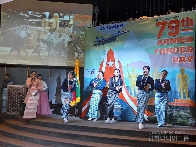 Myanmar ladies present a Myanmar folk dance to the audience.