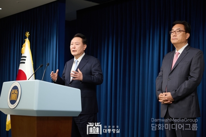 윤석열 대통령과 정진석 비서실장.(사진=대통령실 제공)