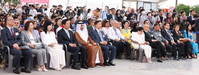 주한 외교사절단과 시민들