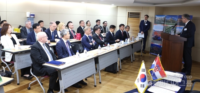 More than 70 Croatian and Korean business leaders attended the Croatian-Korean Business Forum held at Coryo Daeyeongak Tower in Seoul on June 3.