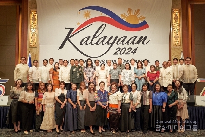 Philippine Embassy and attached agencies officers and staff gather to celebrate the 126th Anniversary of Philippine Independence and 75th Anniversary of Philippines-Korea relations.