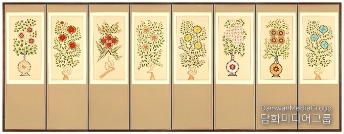 'Manbyeonghwajodo 萬病花朝圖' by K-Folk Painting Prof. Lee Mi-hyung, Department of Cultural Content, the Institute for Adult & Continuing Education of Myongji Univeristy