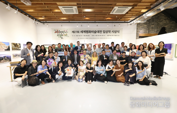 시상식 후 기념촬영 