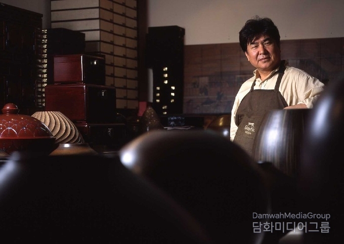 Intangible Cultural Asset No. 1 Chaehwa Painting Master Cheongmok Kim Hwan-kyung