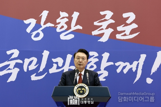 윤석열 대통령이 1일 성남 서울공항에서 열린 건군 76주년 국군의날 기념식에서 기념사를 하고 있다.(사진-대통령실)
