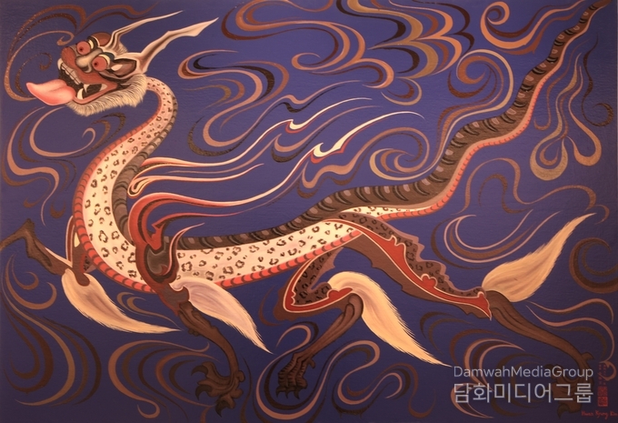 백호도 / 서쪽을 관장하며, 기다란 몸은곡선을 이루고, 턱에는 수염이달려있으며, 사신들 중에서는 가장젊고 실제로 존재하는 동물이다.오행 중에서 쇠(金), 계절 중에서는가을을 상징한다. 100호 [삼베, 생옻칠, 색칠(칠), 가격 200,000,000원 청목 作