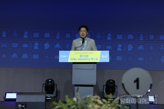 오영훈 제주도지사가 제12회 국제e-모빌리티엑스포 축사에서 제주도의 친환경 모빌리티 비전을 강조하고 있다.(사진-국제e-모빌리티엑스포 조직위원회)