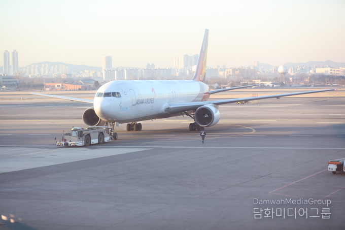 이 사진은 본 기사와 직접적인 관련은 없으며, 항공기 내 보조배터리 반입 관련 기사 이해를 돕기 위해 사용한 참고 이미지입니다. (사진=담화미디어)