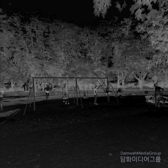 모니카 마스원(Monika Masłoń), ‘뒤집힌 통제(Control Negative)’, 2022, VR, 25분<br>
