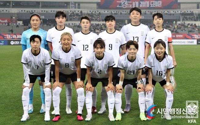 지난 4월 잠비아와의 경기 당시 선발 출장했던 대표팀 선수단의 모습.