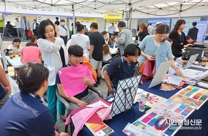 완주군, 교복입은 학생부터 중년층까지 일자리 찾기 ‘북적’
