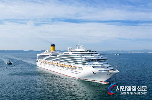 지난 5일 포항 영일만항에서 출항한 대형 국제 여객선 코스타세레나호