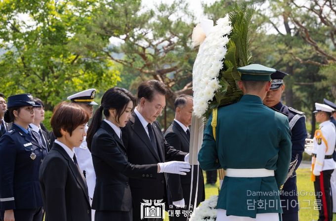 6월 6일 윤석열 대통령 부부는 제69회 현충일 추념식에 참석했다.
