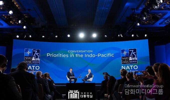 7월 11일 윤석열 대통령은 NATO 퍼블릭 포럼 ‘인도태평양 파트너십’ 세션에 참석해 기조연설을 했다.