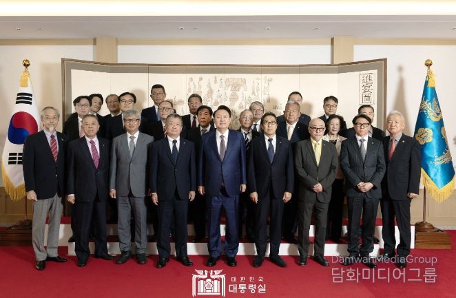 9월 24일 윤석열 대통령은 대통령실에서 재일본대한민국민단(이하 ‘민단’) 관계자를 초청해 간담회를 가졌다.