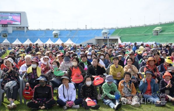 논산시, 행복대학축제와 함께하는 어르신의 날 기념식 개최