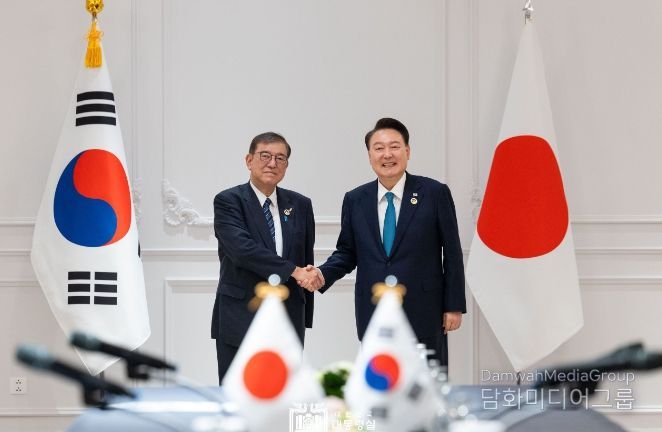 10월 10일 아세안 관련 정상회의 참석차 라오스 비엔티안을 방문 중인 윤석열 대통령은 오늘 (현지시간)15시 45분부터 16시 25분까지 약 40분간 이시바 시게루(石破 茂) 일본 총리와 한일 정상회담을 가졌다.