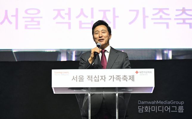 오세훈 서울시장이 5일(화) 오후 송파구 올림픽공원 올림픽홀에서 열린 「적십자 가족 축제」 에 참석해 축사를 하고 있다.
