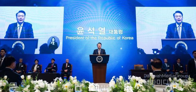 11월 22일 윤석열 대통령은 서울 중구 신라호텔에서 개최된 ‘제56회 대한민국 국가조찬기도회’에 참석했다.