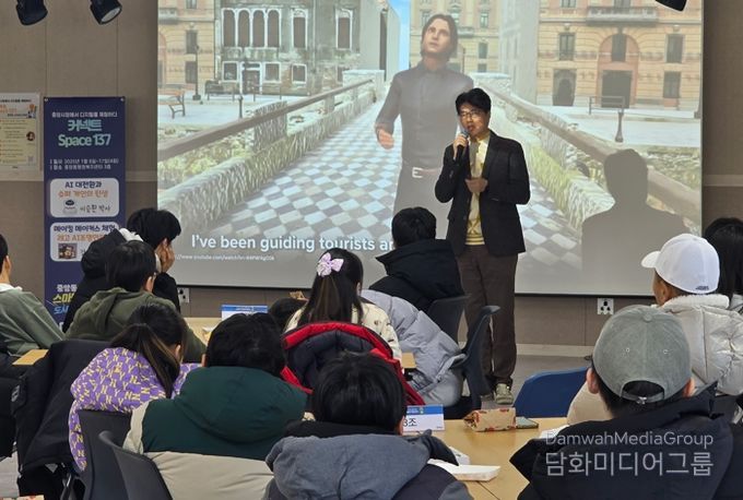 용인특례시는 지난 8일부터 17일까지 네 차례에 걸쳐 초등학교 5~6학년부터 중·고등학생 100명을 대상으로 ‘디지털 체험 프로그램’을 운영했다.